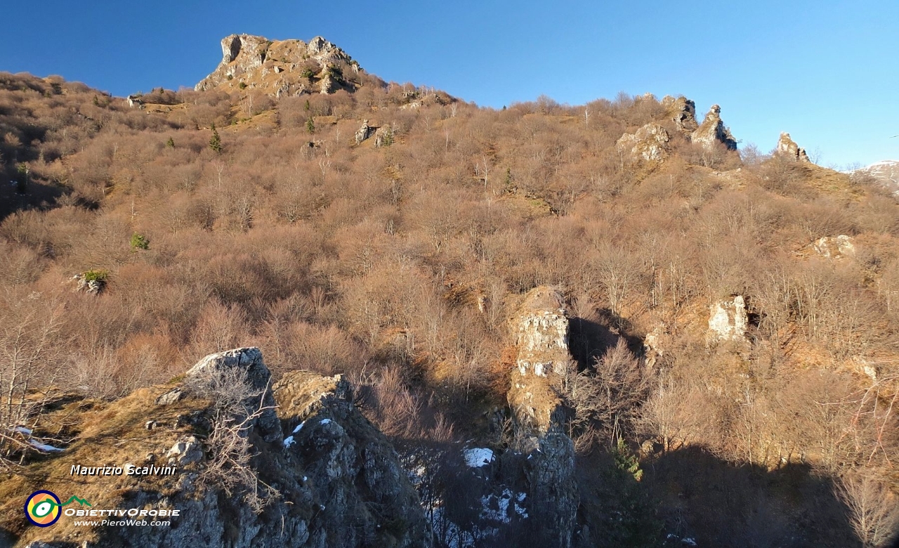 53 Corno dell'Acqua, panorama sul Corno Zuccone....JPG